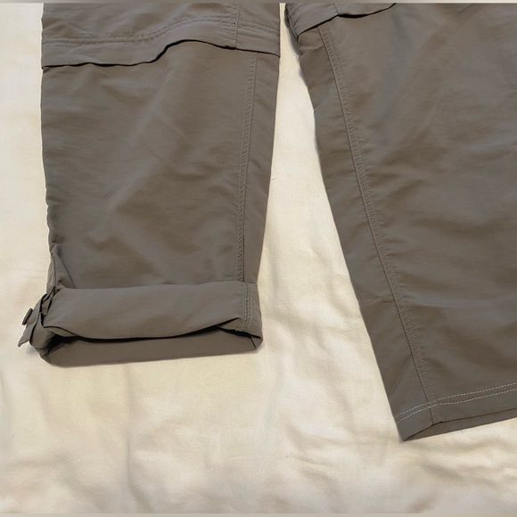 Ladies size 8 The North Face hiking pants with zip off, roll tab legs pockets. - Picture 8 of 15